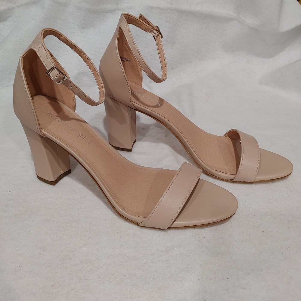 Madden Girl lleana Dress Sandals
